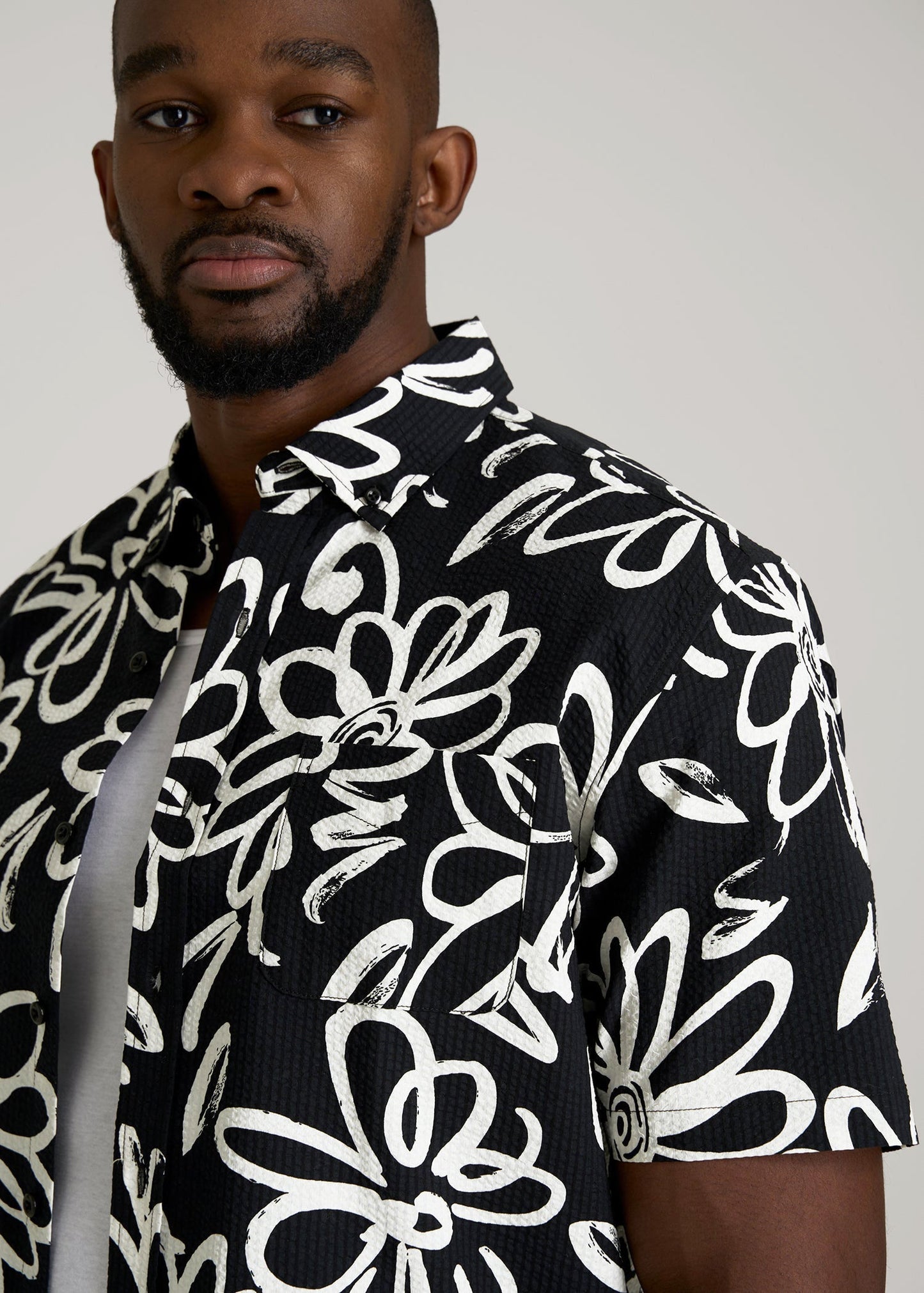 Seersucker Short Sleeve Shirt for Tall Men in Black and White Floral