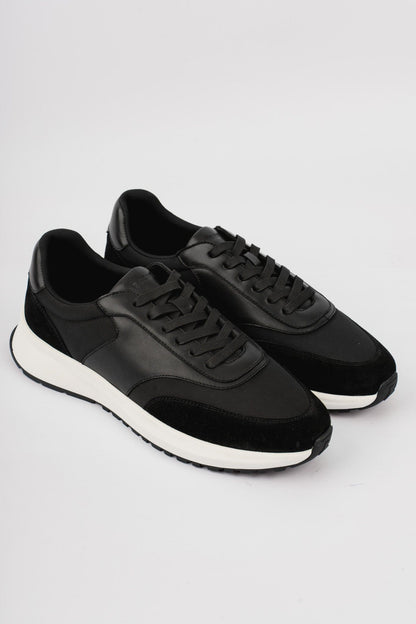 FORMA RUNNER - BLACK AND WHITE